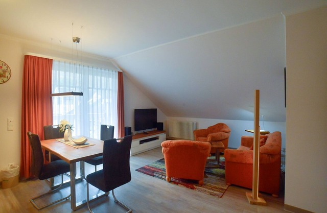 Komfortplus Ferienwohnung mit 1 Schlafzimmer und Balkon im Dachgeschoss