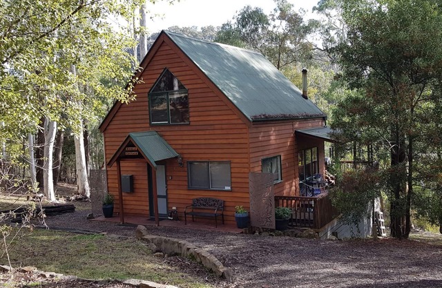 Kooka's Cottage - Off Mountain: Family/Small Group Accommodation