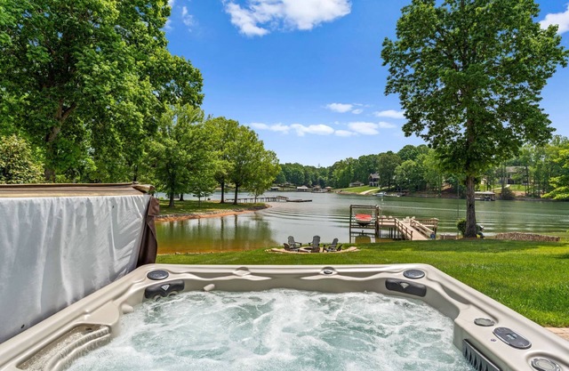 Kool Breeze by AvantStay | Boat Ramp + Hot Tub