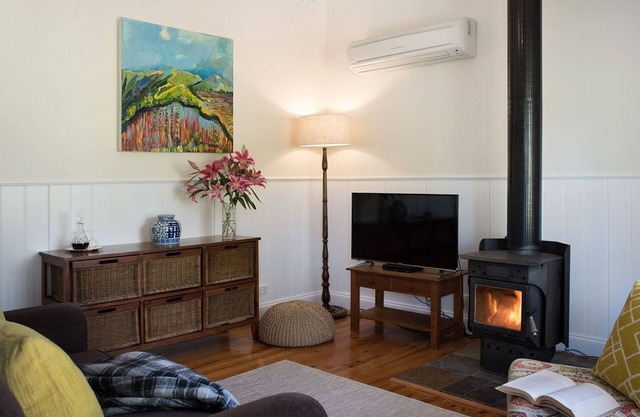 Koovelly Spa - picture perfect romantic country cottage
