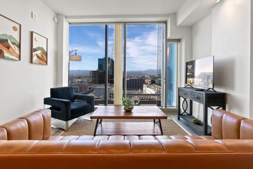 Koreatown Highrise Free Parking, Pool, Gym