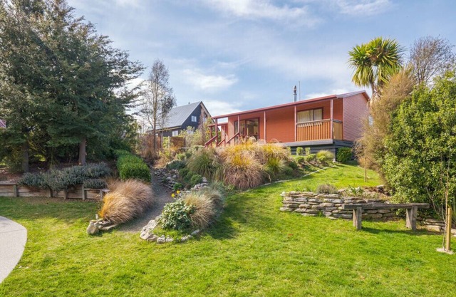 Korimako Ridge - Lake Hawea Holiday Home