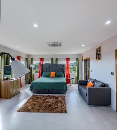 Kozmik Sensetionz Suite - 12min from UVF Airport