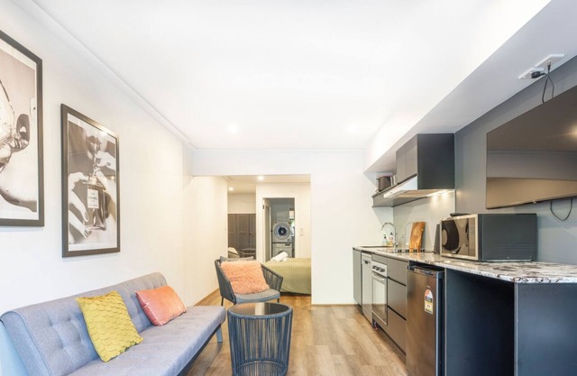 KozyGuru | Balmain | Charming Comfy Studio
