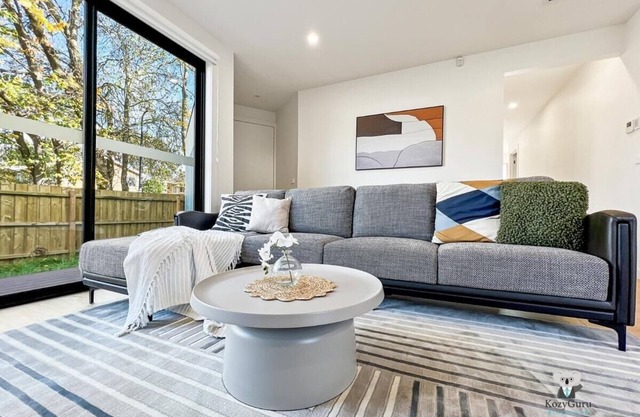 KozyGuru | BoxHill North | Designer Grad Home