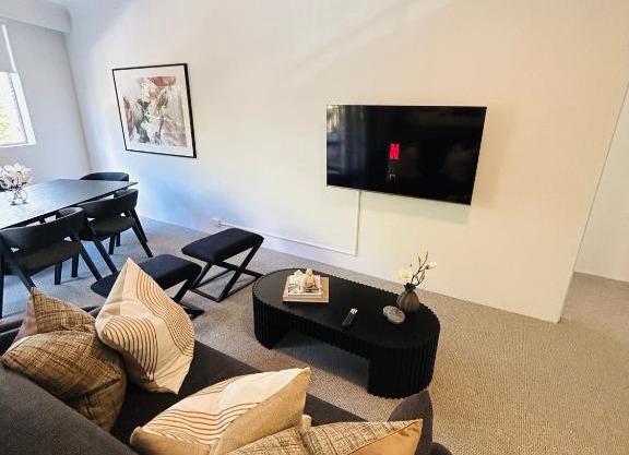 KozyGuru Camperdown Cozy 2-Bed Apt and Parking