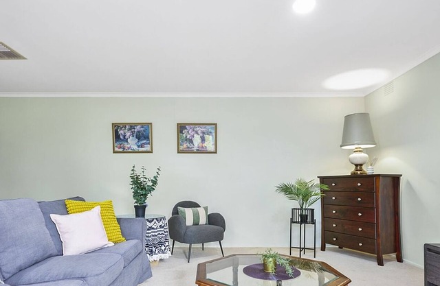 KozyGuru | Glen Waverley | Quiet Home Near Park