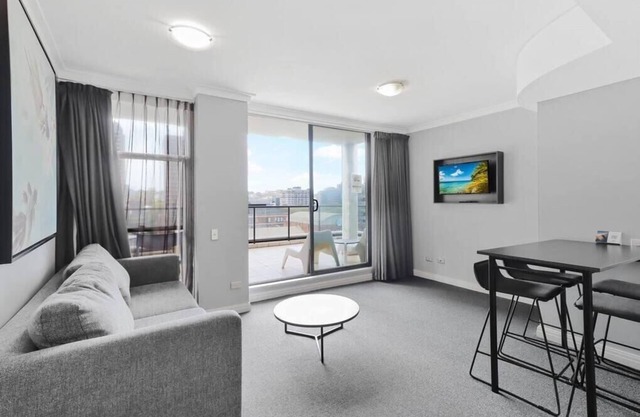 KozyGuru | Haymarket | Best Location + Big Balcony