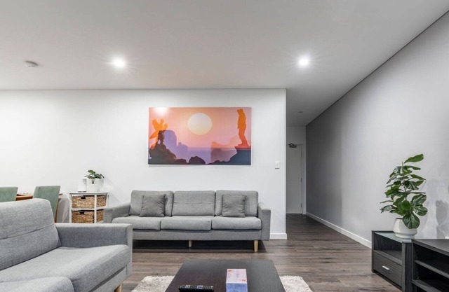 KozyGuru | Homebush West | 3 Bedroom Apt+Parking
