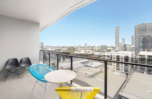 KOZYGURU | South Brisbane | Kozy 2 Bedrooms APT + FREE Parking | BRISBANE ONE