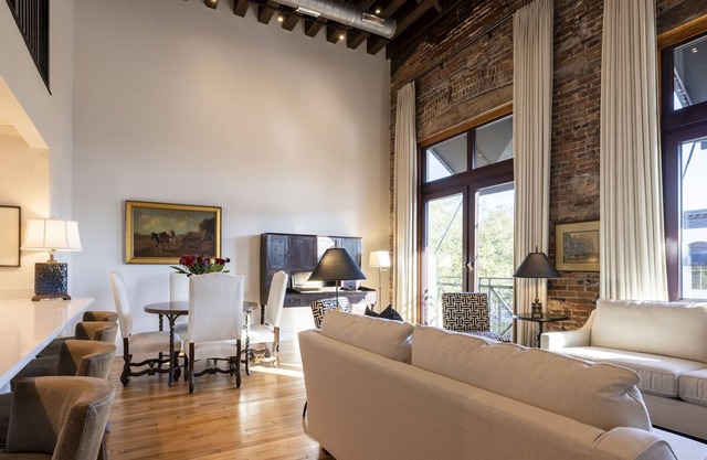 Kress Hotel Brunswick - Authentic Southern Hospitality