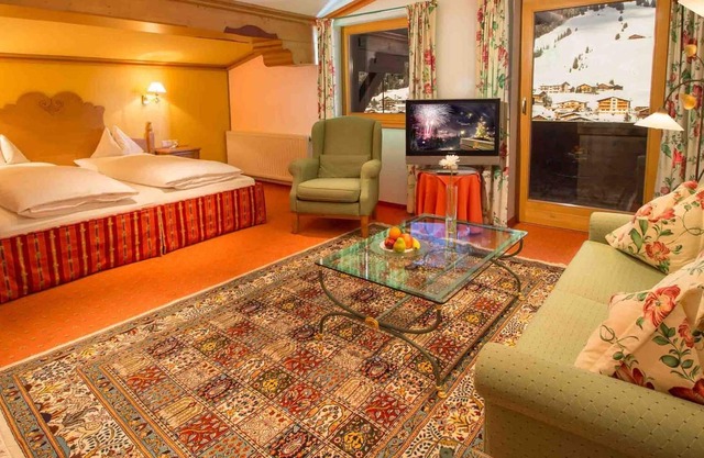 Kriegerhorn Suite with Balcony - Hotel Kristberg