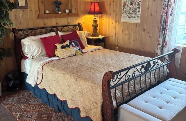 Krueger's cozy cabin in charming Monterey on the Tippecanoe River