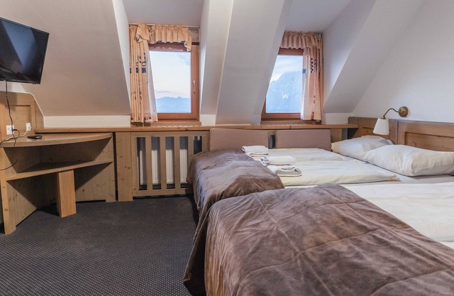 Krvavec Quadruple room 3