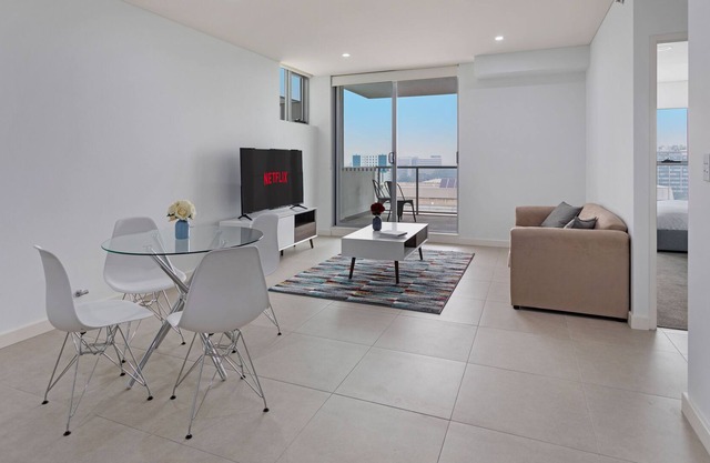 KULA - Premium One Bed Apt Mascot FREE PARKING