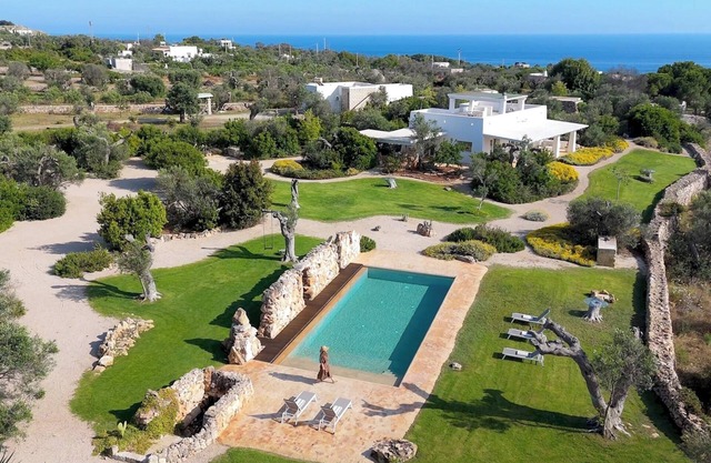 Kyvos 10, Emma Villas
