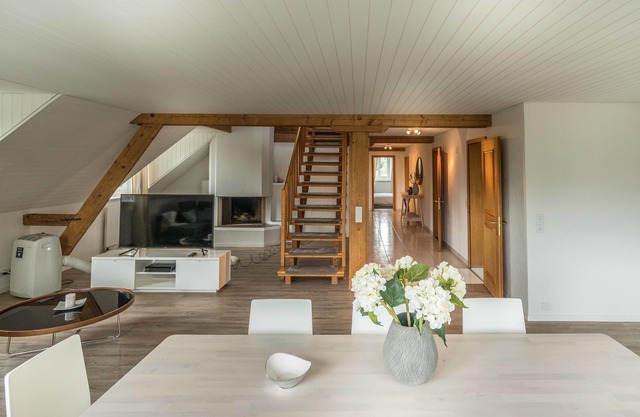 Löwenplatz Apartment near Station by Airhome