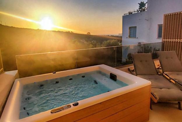 L A Boutique Suites with Private Hot Tub