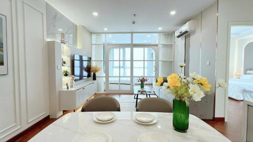 L'amie Homestay - Vinhomes Times City