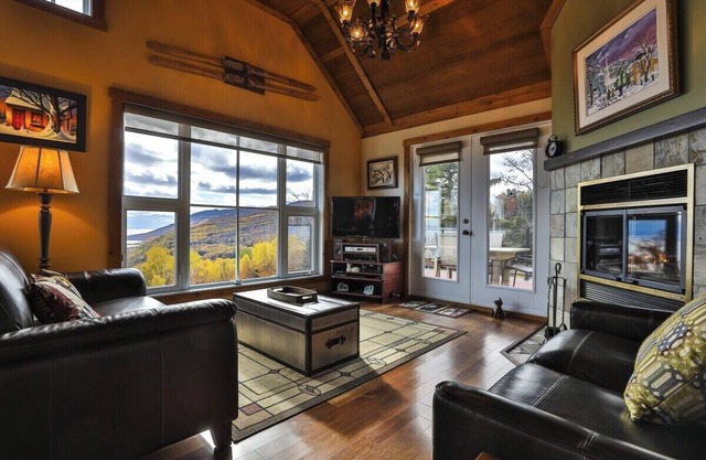 La Magie St-Laurent 143: Upper Floor Amazing Views
