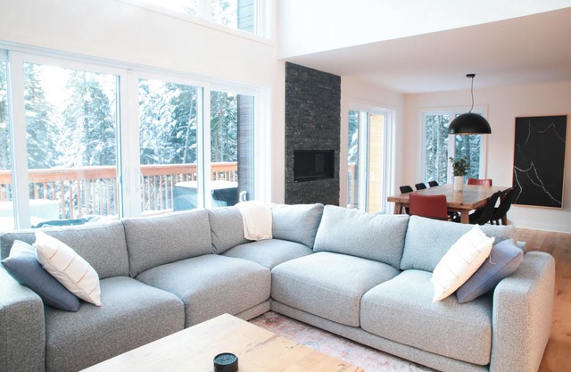 Luxury chalet with fireplace, games room, close to popular ski resorts