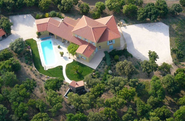 L'ESCAPADE charming villa in a quiet location large pool magnificent view