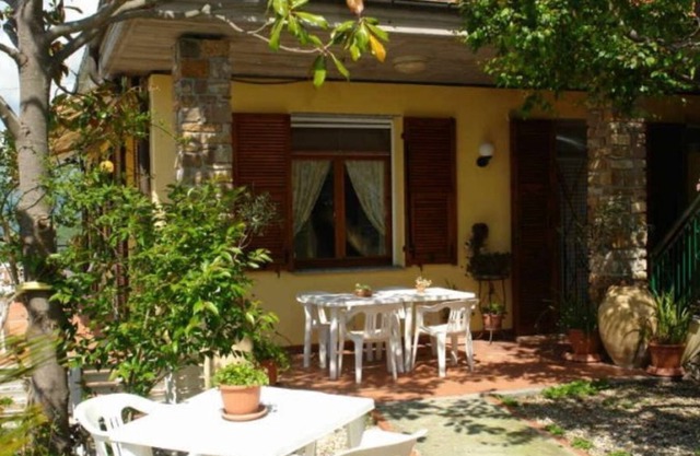 L'Ulivo di Sempre Bianco. Quietly located apartment at Torria, an old olive-growing mountain village