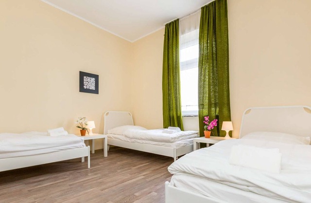 L04 friendly 3 room holiday apartment in Leverkusen Manfort with washing machine and free W-LAN