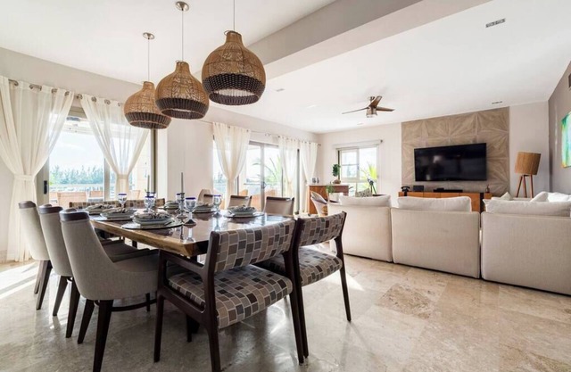 LA AMADA CANCUN LUXURY CONDO 3 BR STEPS FROM BEACH MARINA