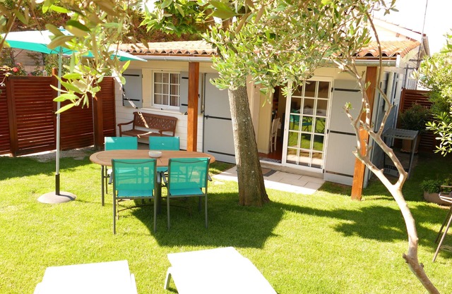 La Belle Bleue, house with garden 300 meters from the beach
