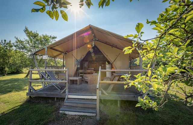 "La Briande" safari lodge tent