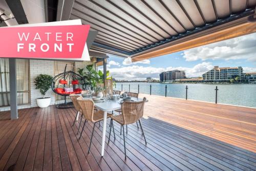 La Brisa Waterfront Family Home Beach WiFi