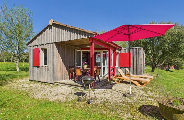 La Brousse No. 1 - pool - sleeps 5 with garden