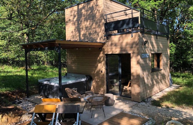 LA CABANE DES NOYERS