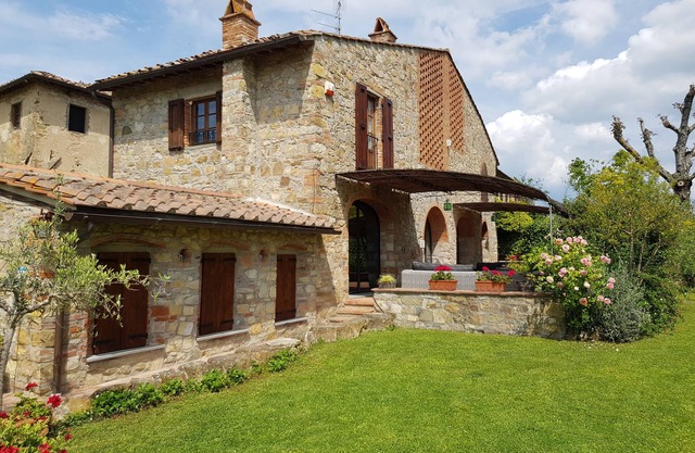 LA CASA DI MANUELA, Chianti Villa JACUZZI between Florence and San Gimignano
