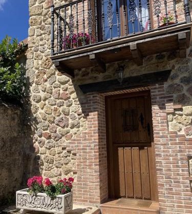 La Casa de Fefita (Stone house in a privileged environment 35 km from Bilbao)