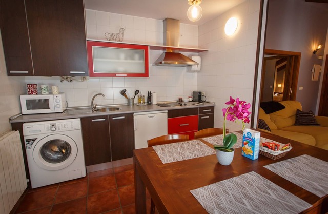 La Casa de la Maestra 2 is a charming house, typical of a town, with a warm and welcoming decoration.