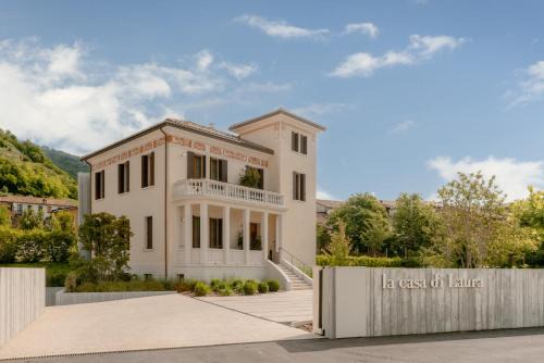 LA CASA DI LAURA