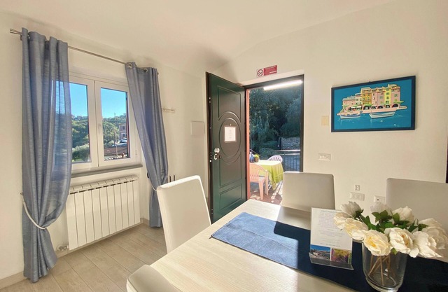 "La Casa Rosa Due", 2b/1b apartment at the top floor with parking and garden