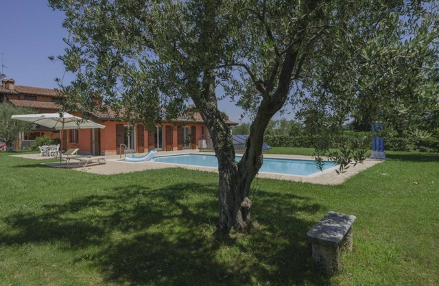 La Casina Apartment - with garden and pool