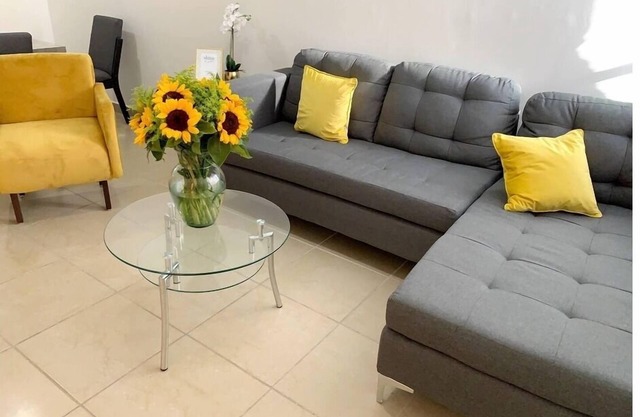 La Casita Amarilla (private residential)