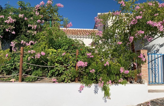 La Casita Blanca- La Almona Chica