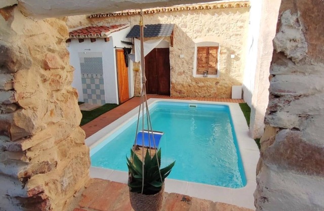 La Casita - Charme authentique avec piscine partagée à Benarrabá, Espagne