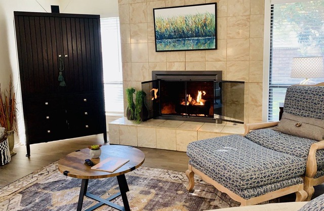 La Casita Dallas~A Classy Townhouse in Central Dallas-Special Sale Rate for May