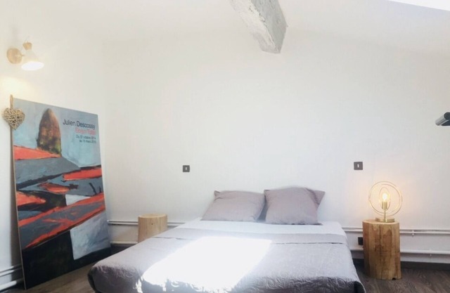 La Casita between sea and mountains, ideally located 2 minutes' walk from the lake