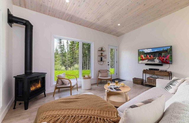 La Charlebois 24: Tranquil Retreat in Nature