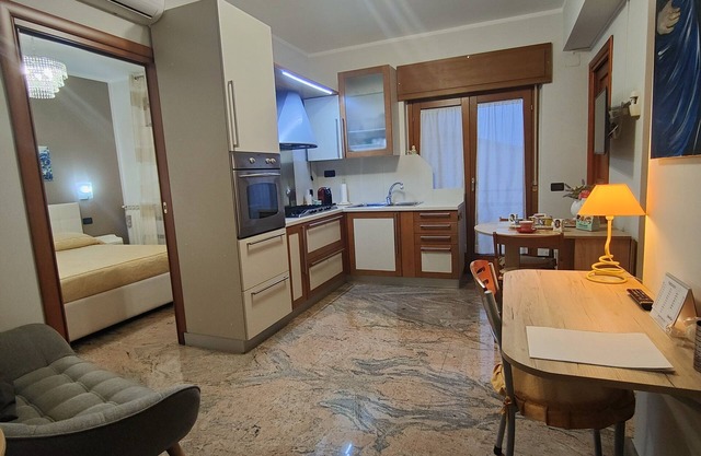 La Chicca b&b, exclusive use apartment within walking distance of Cs South exit