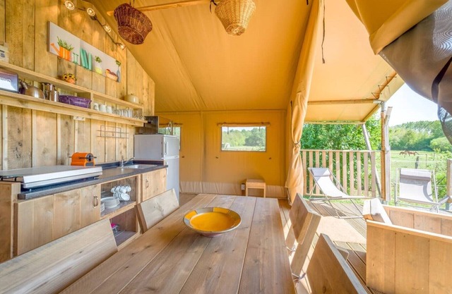 "La Clairière" safari lodge tent