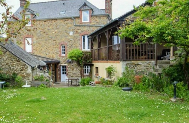 La Colline maison de famille à 100m de la Rance