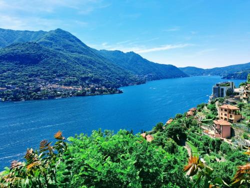 La Colonghera by Quokka 360 - flat on Lake Como
